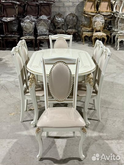 Стол и стулья