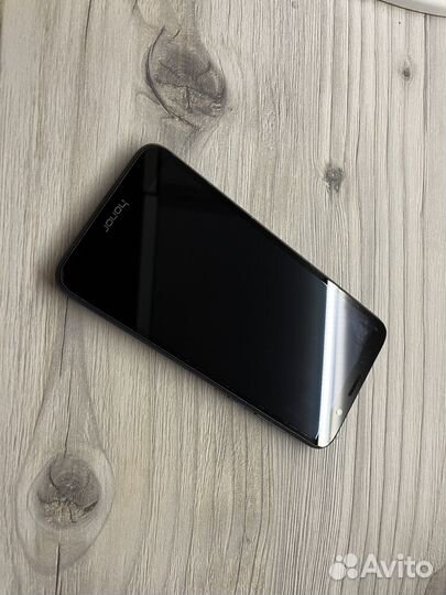 Телефон honor 7а