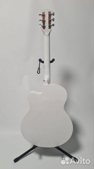 Полноразмерная акустическая гитара Belucci