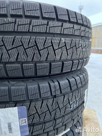 Pirelli Formula Ice FR 195/65 R15 95T