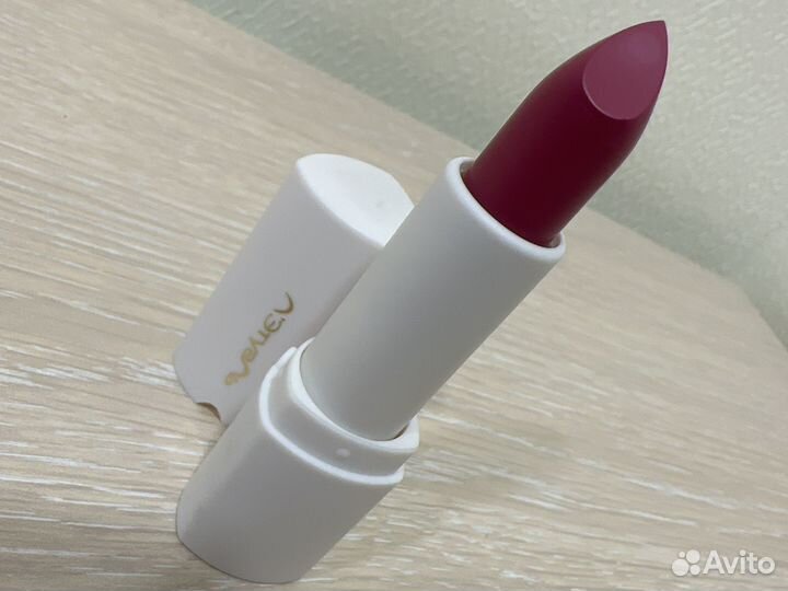 Помада Летуаль