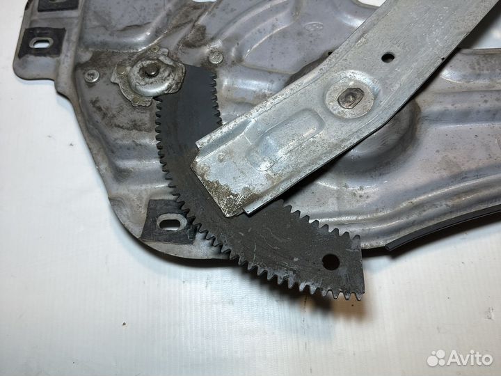 Стеклоподъемник передний левый Hyundai Santa Fe I