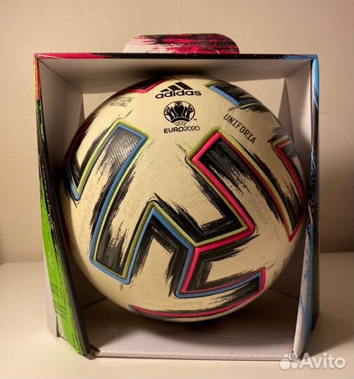 Футбольный мяч adidas uniforia 2020