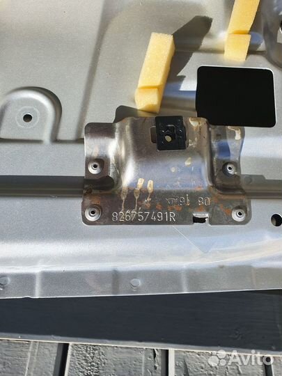 Дверь задняя правая на renault duster