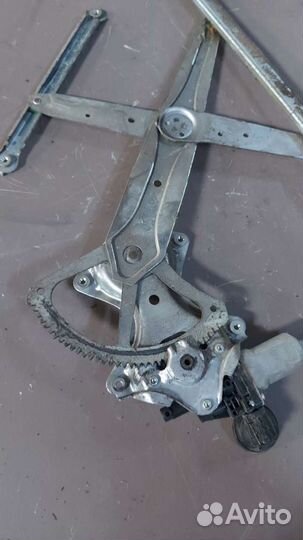 Стеклоподъёмник передний правый на Toyota Mark X