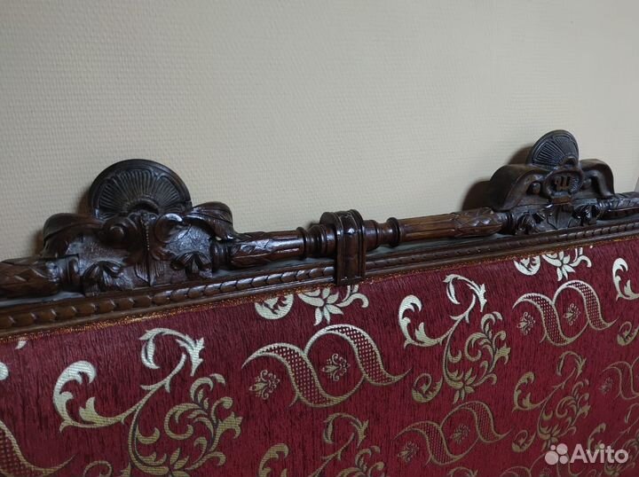 Старинный диван