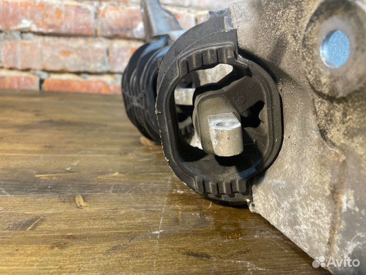 Подушка АКПП Bmw 5 F10 N55B30 2011