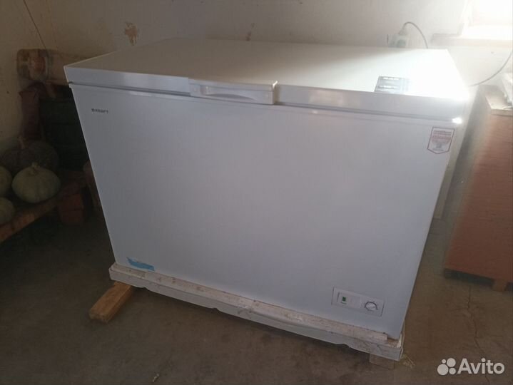 Морозильный ларь с глухой крышкой