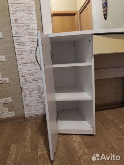 Туалетный столик с зеркалом белый