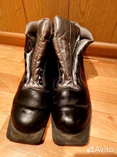 Лыжные ботинки