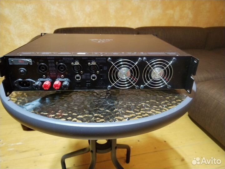 Усилитель мощности Behringer KM1700