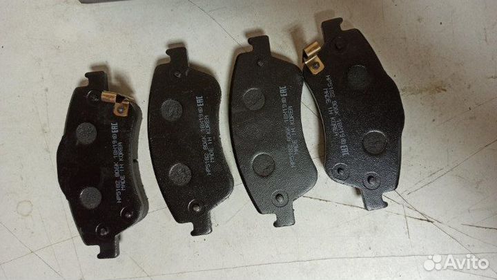 Тормозные колодки переднее Toyota Auris E15