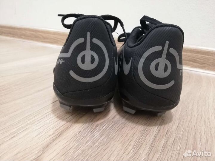 Футбольные бутсы nike