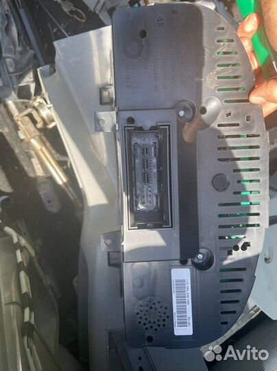 Volkswagen Golf Mk5, щиток приборов