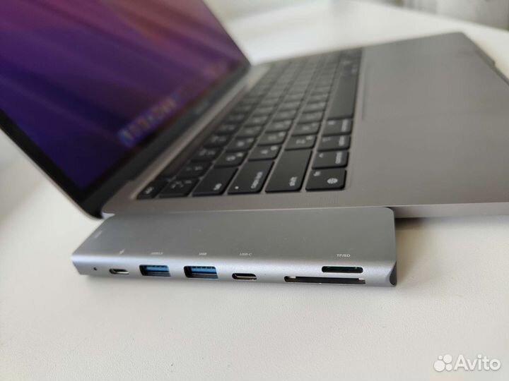 Apple MacBook Pro 13 Ноутбук
