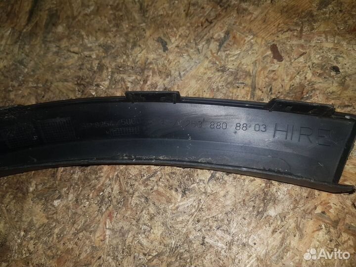 Молдинг крыла заднего правого Mercedes-Benz