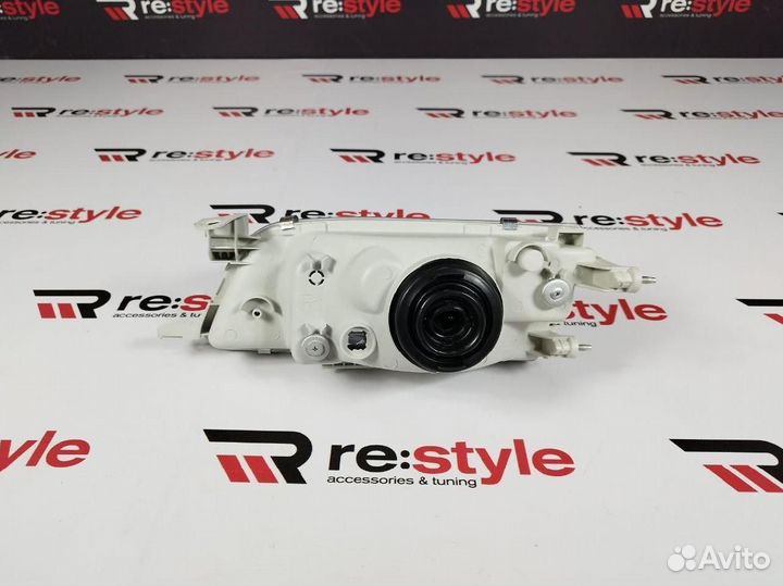 Фара Toyota Corolla Touring Правая Хрусталь