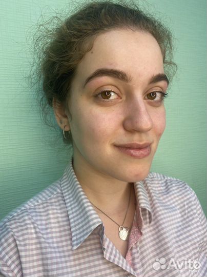 Косметолог, мастер по оформлению бровей