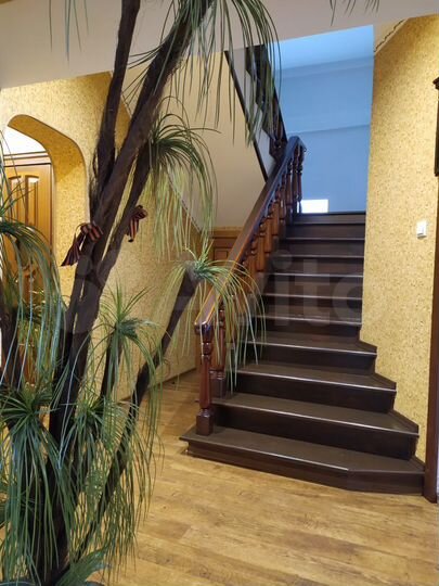 Коттедж 491,7 м² на участке 10 сот.