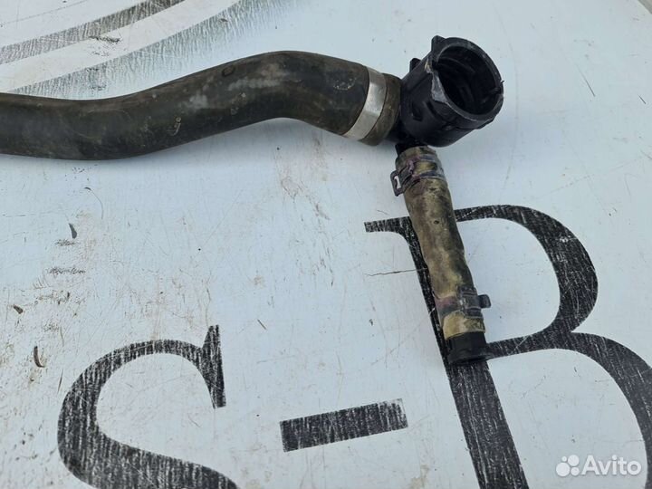 Патрубок радиатора Mercedes W213 M264