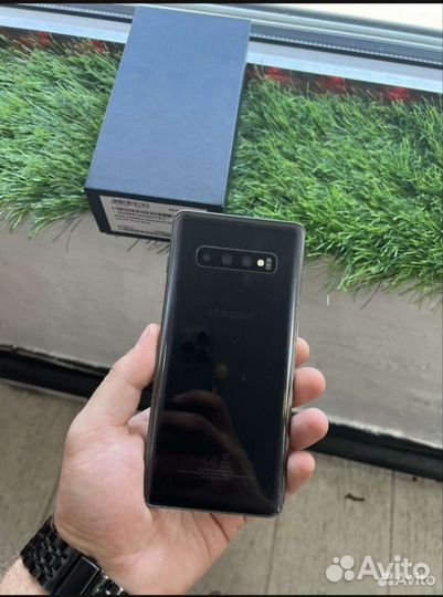 Смартфон Samsung Galaxy S10 plus