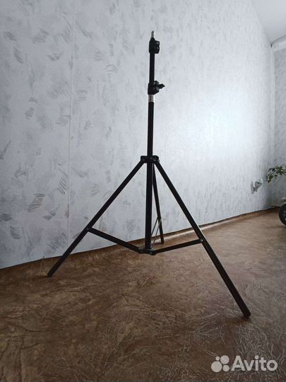 Штатив для кольцевой лампы