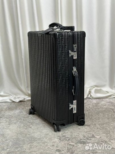 Чемодан fendi rimowa