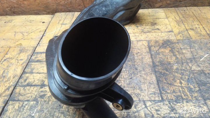 Патрубок интеркулера Volvo V40 2019