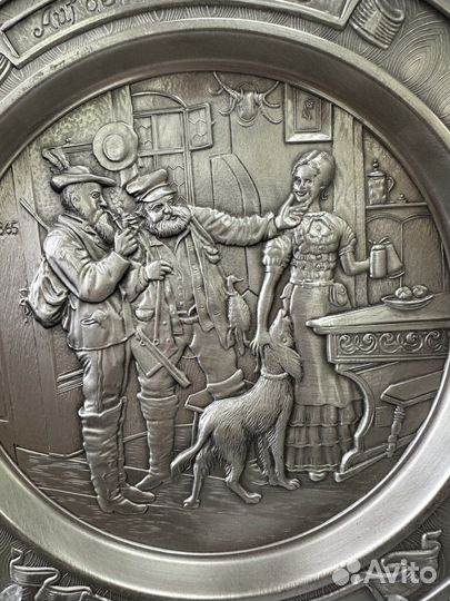 Настенная оловянная тарелка