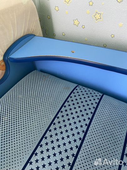 Детская кровать машинка с матрасом бу