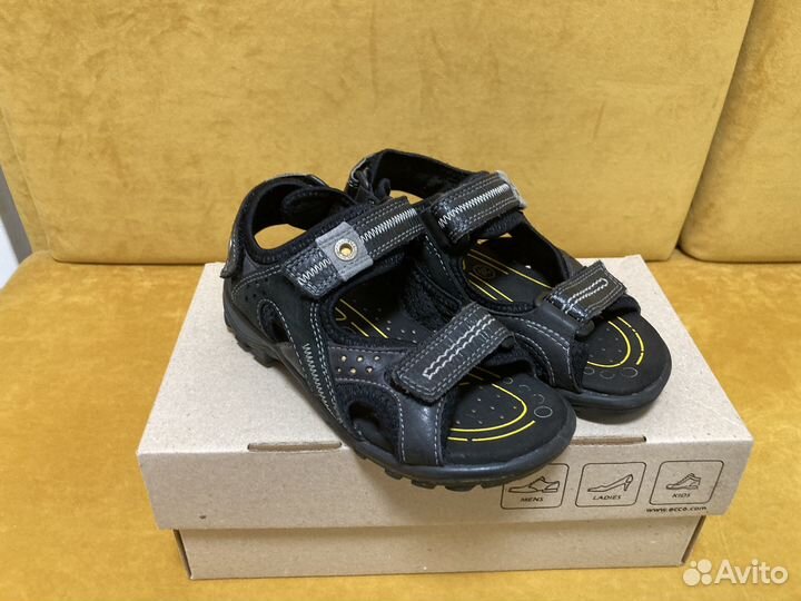 Сандалии Ecco для мальчика 28 размер