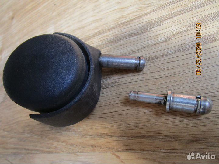 Металлические мебельные ручки, колеса и ключки