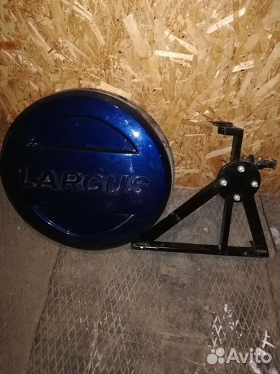 Крепления запаски на ларгус, в отличном состоянии