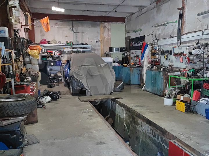 Гараж, > 30 м²