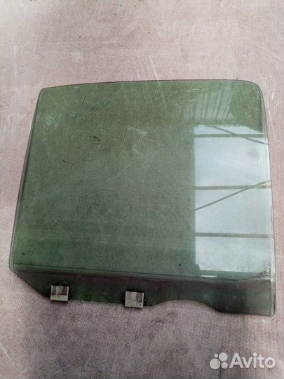 Стекло двери заднее правое Nissan March K11 1.0