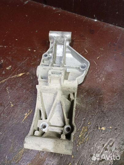 Кронштейн генератора и компрессора VW Гольф 3 VR6