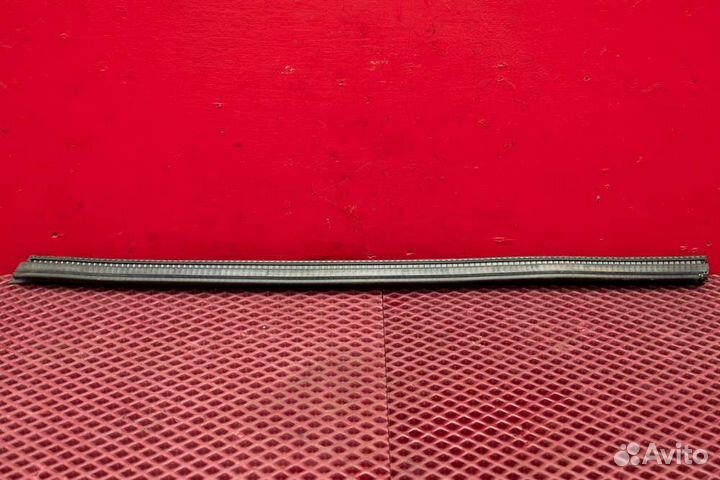 Уплотнитель стекла двери передний правый Audi A6