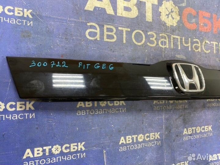 Накладка 5-й двери Honda Fit GE6 L13A 2011-2013
