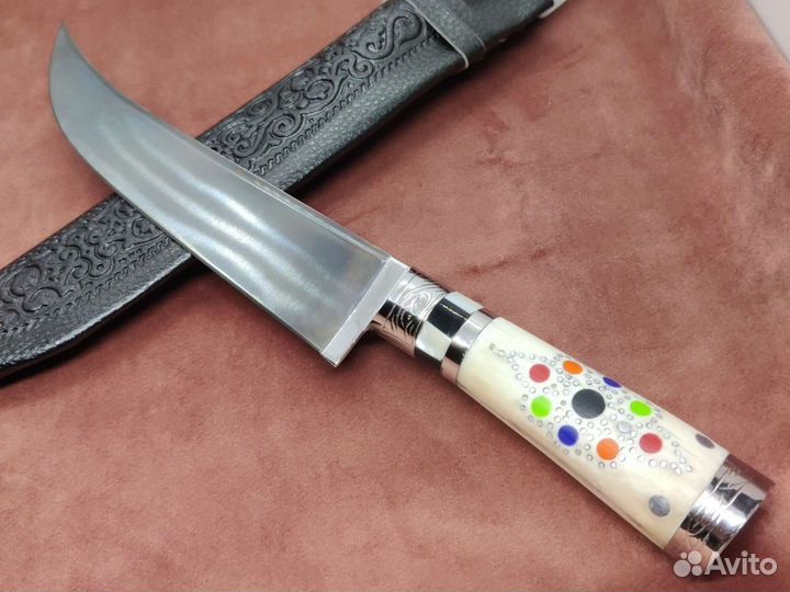 Национальные ножи из Шахрихана с узорами на ручке