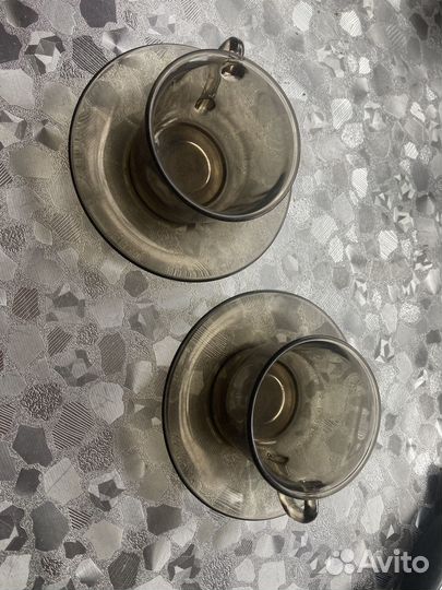 Кофейные чашки с блюдцами