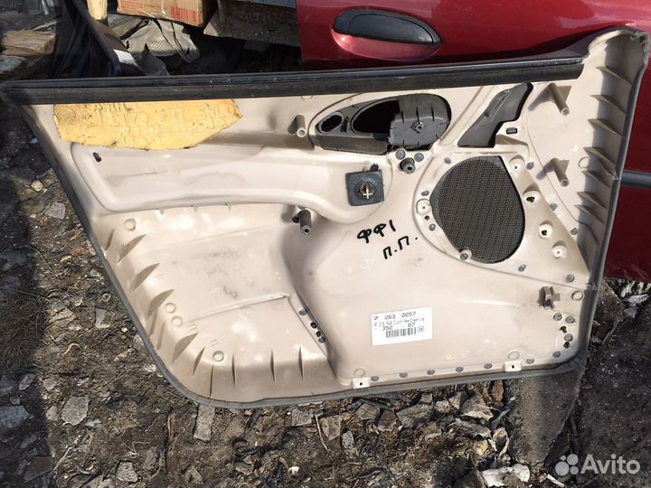Обшивка двери Ford Focus 1