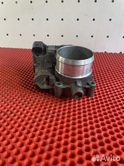 Volkswagen Tiguan 1,4 л. турбо дросельная заслонка