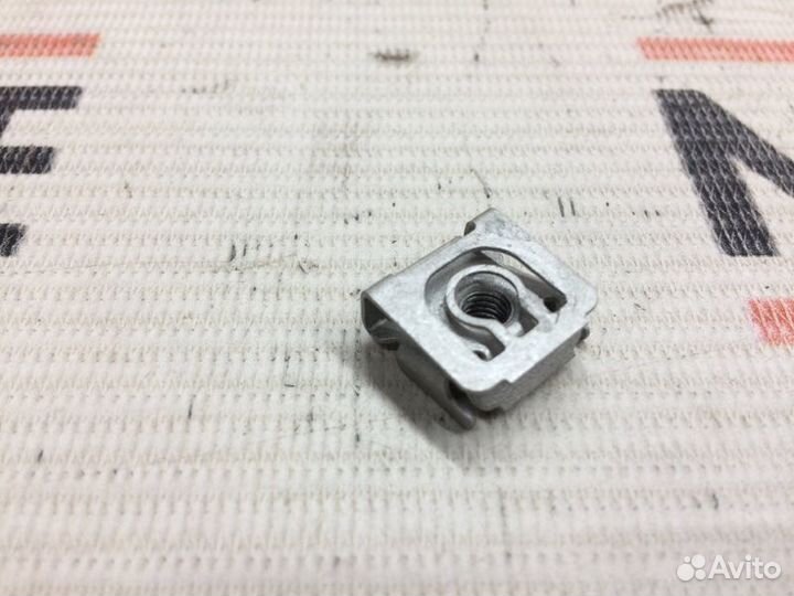 Клипса панели приборов Audi A6 C6