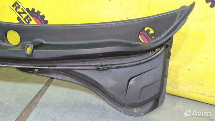 Решетка стеклоочистителя/жабо (планка под лобовое стекло) Hyundai Solaris