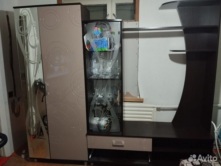 Продаю гостиную