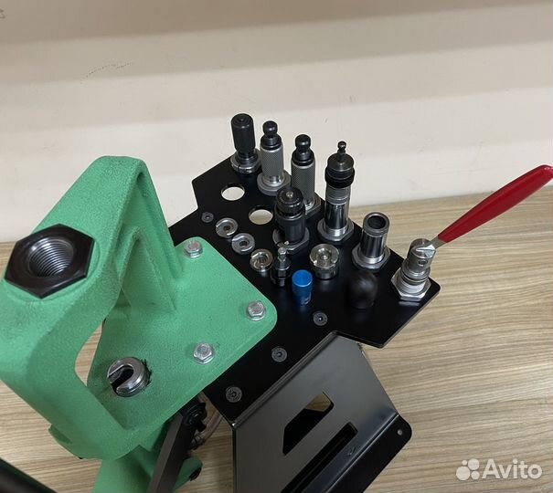 Подставка/станина под резьбовые прессы для релоада