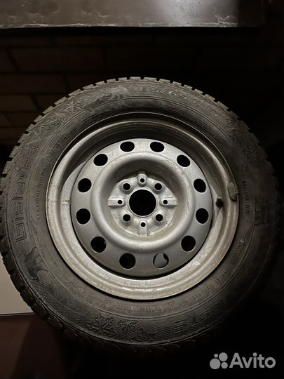 Штампованные диски с зимними покрышками