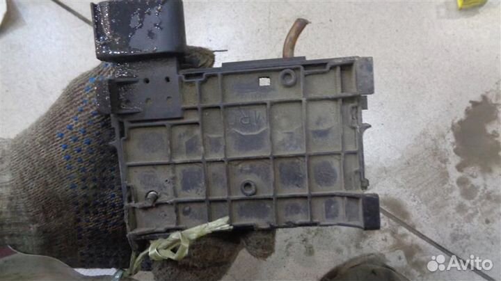 Блок предохранителей на аккумулятор Volkswagen Je