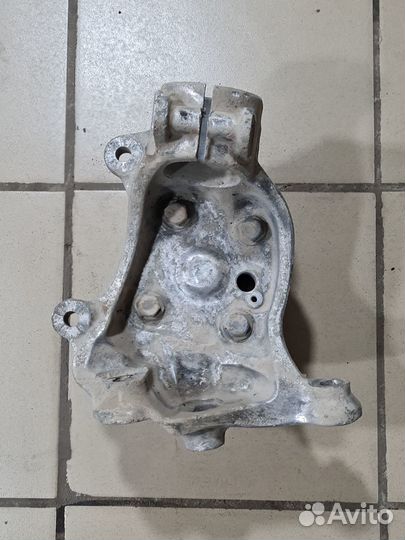 Поворотный кулак BMW 730D E65