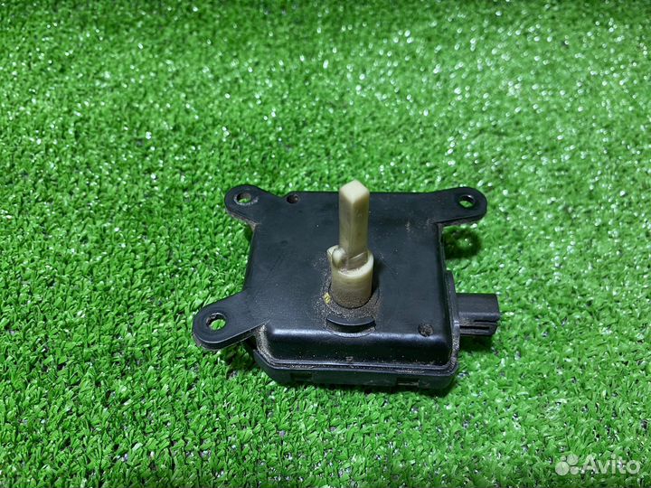 Моторчик заслонки печки Opel Astra H